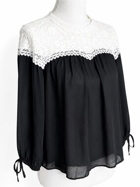 BE YOU TIFUL Blouse, Sheer Lace Neckline, Sz Lg, NWT
